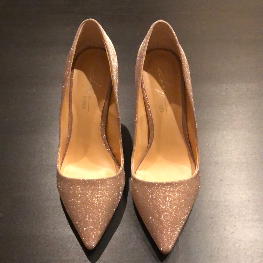Brand new Daya Nycole Pumps, gold, size 7